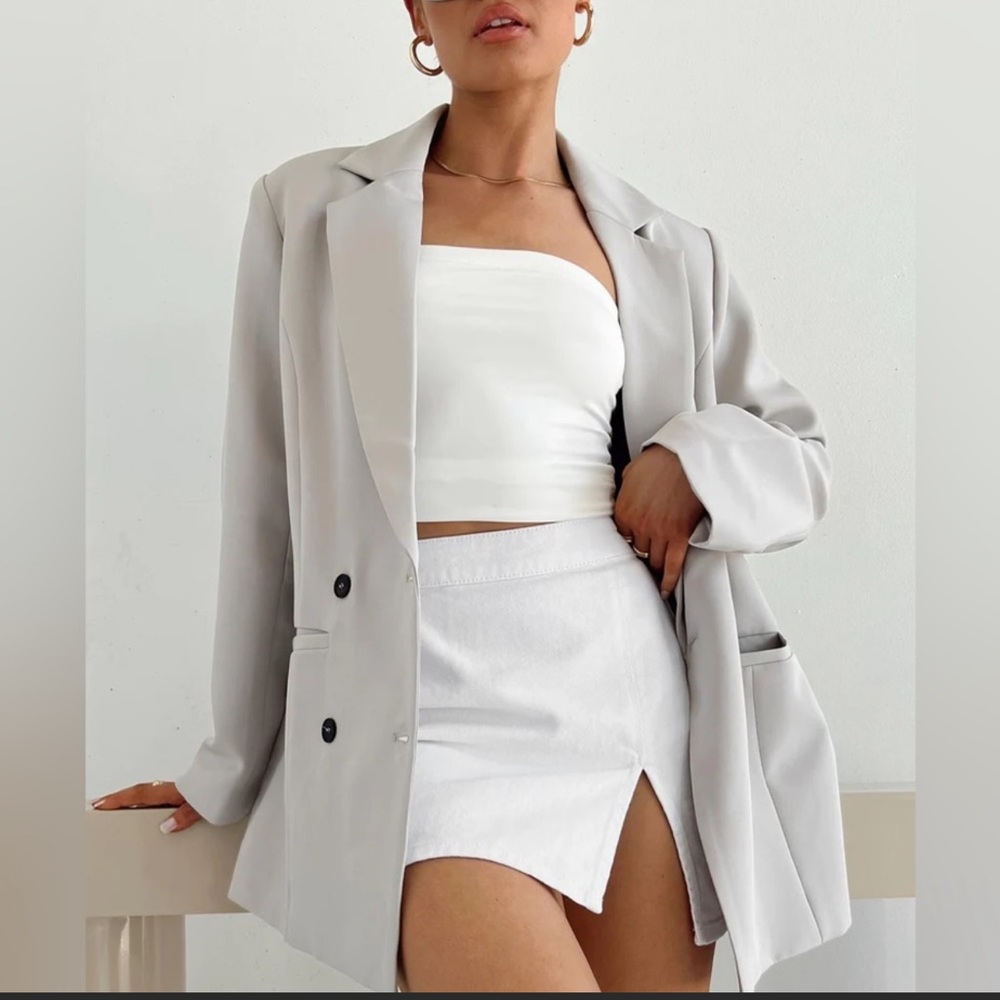 Lioness Lola mini skirt white with split zip up in back denim
